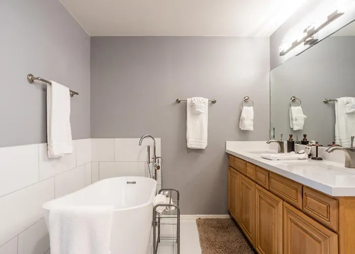 Holiday home Saguaro Sunrise -luxe With Balcony & Pool *