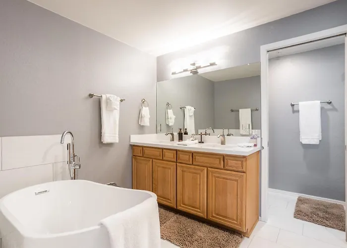 Holiday home Saguaro Sunrise -luxe With Balcony & Pool Scottsdale
